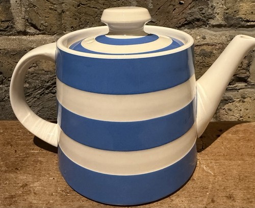 Green cornishware teapot - t, g