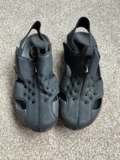 Nike Older Kids Sandals Black Size UK 1.5 US 2Y White Swoosh