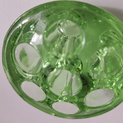 Vintage small green glass frog - vintage,