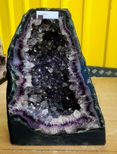 Stunning amethyst geode cave - stunning,