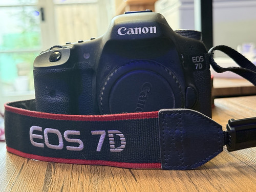 Canon eos 18mp digital - 18mp, slr
