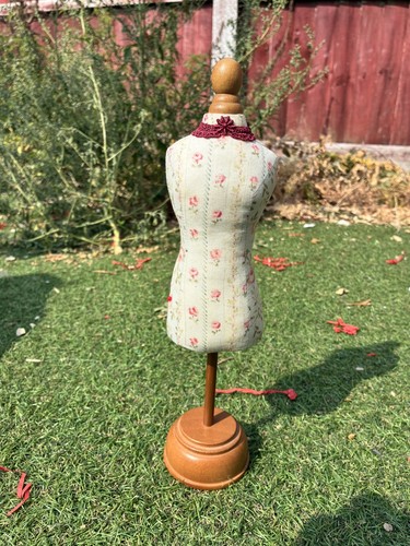 Small floral dressmaker - small,
