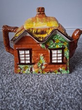 Ye Olde Cottage Tea Pot