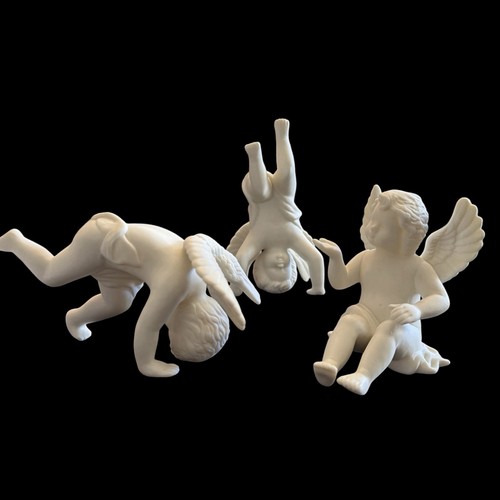 Tumbling sitting cherub - sitting,