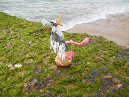 Lost seagull sculpture made - lost,