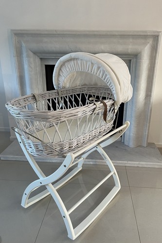 White wicker moses - white,