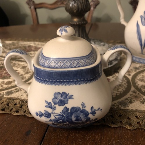 Churchill blue white lidded - blue,