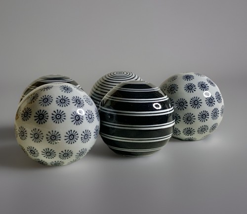 Five black and white ceramic - black,