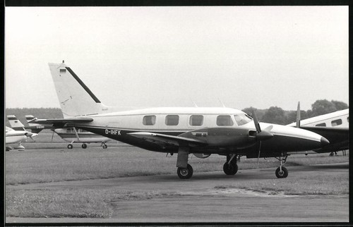 Photograph piper pa 31 - photograph, a