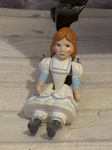 Dolls house scale - 1/12,