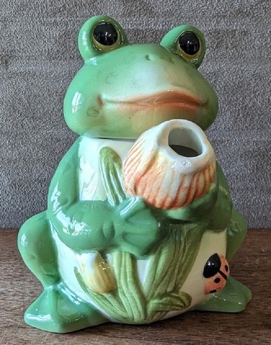 Smiling frog tea pot - tea, flowers