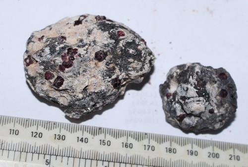 Rough rock mineral 129 grammes - rock,