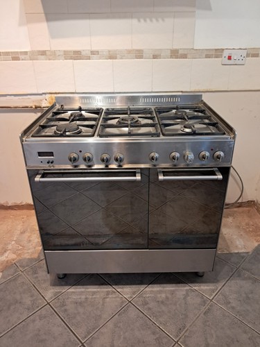 Gaz cooker with aven - gaz,
