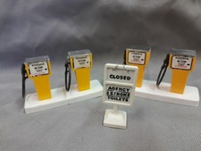  Vintage Toy  petrol pumps 60's/ 70s  plastic 4.5cm high x 2 & open/ closed sign