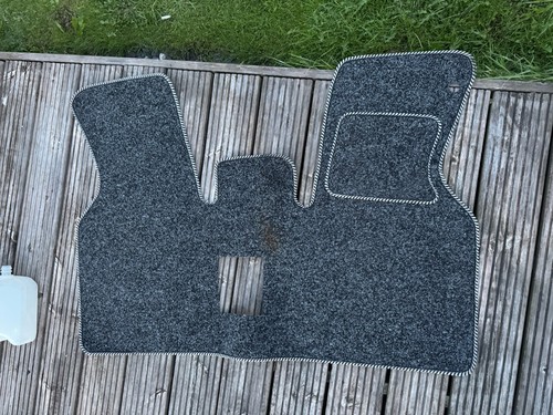 Front floor carpet maim - front,