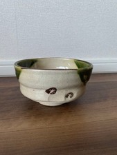 Hase Moto Kiln, 25th generation, Kagenobu, Oribe ware tea bowl made by Rokubei