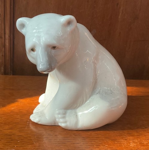 Lladro seated polar bear - lladro,
