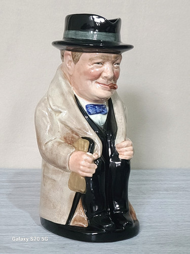 Royal doulton large toby - royal,