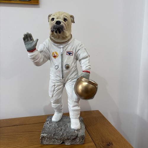 Astronaught bull dog - dog, statue