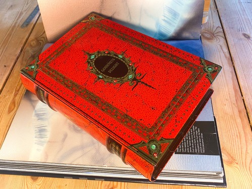 Red gold book shaped dutch - book,