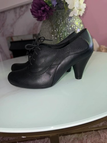 Bnwt clarks black real leather - real,