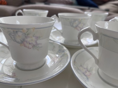 Teacups and saucers - teacups,