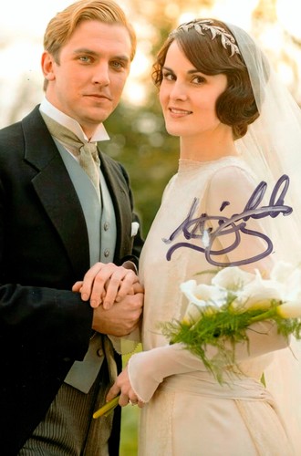 Michelle dockery hand - michelle,