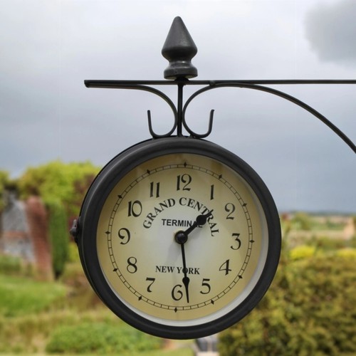 Double sided garden - garden, clock