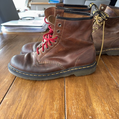 Martens airwair hole - 8,