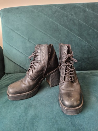 Good condition vagabond - condition, lace