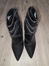 Size 7.5 Womens Just Fab