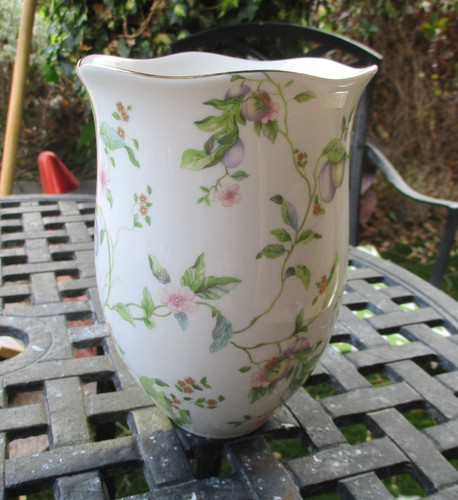Wedgwood sweet plum - sweet, vase