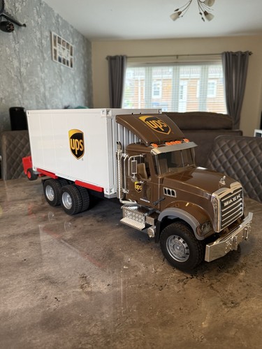 Bruder ups delivery - delivery, truck