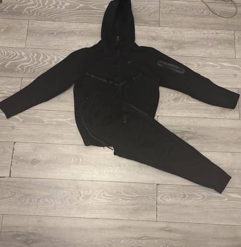 Black nike tech fleece - tech, size