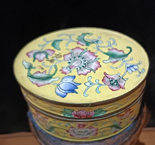 19th century yellow enameled - 19th,