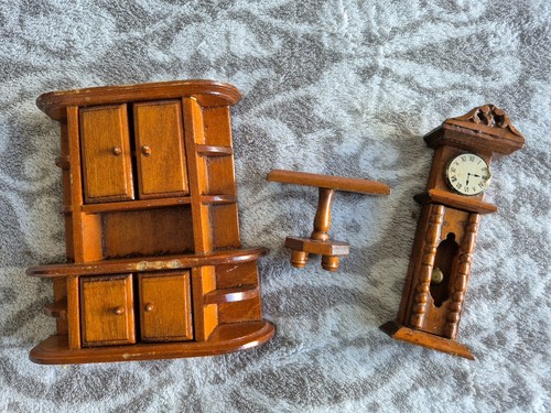Vintage wooden dolls house - dolls,