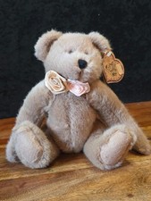 🧸 Heartfelt Collectibles