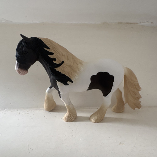 Schleich black white horse - black,