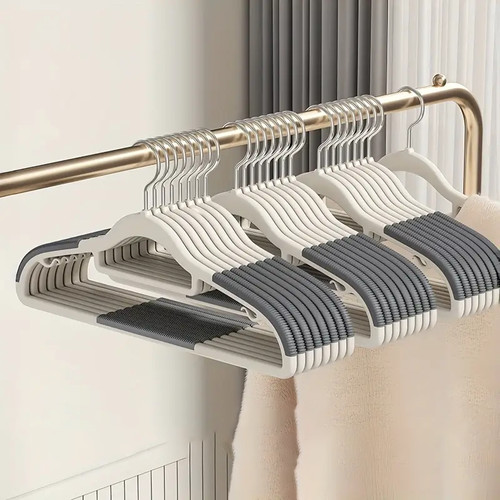 Plastic hangers pcs - 20/40,