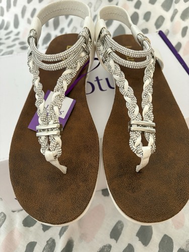 Lotus white silver sparkly - &,