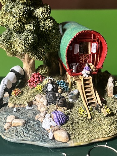 Lilliput lane travellers - lilliput,