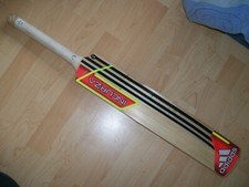 Adidas Incurza V4.0 Cricket Bat 1.060kg CX11 edition Grade GR111 requires grip