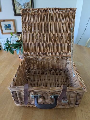 Vintage wicker picnic hamper - picnic,