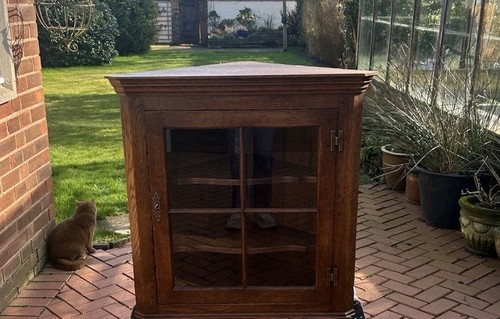 Wall mounted oak corner - wall,