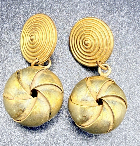 Vintage gold tone spiral disc - gold,
