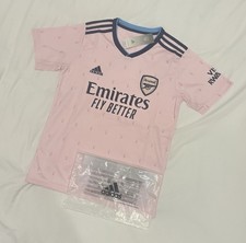 Arsenal Pink 2022/23 Away Kit