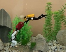 Air Driven Treasure Diver Hunter Ornament Aquarium Tank Fish Decor Landscape