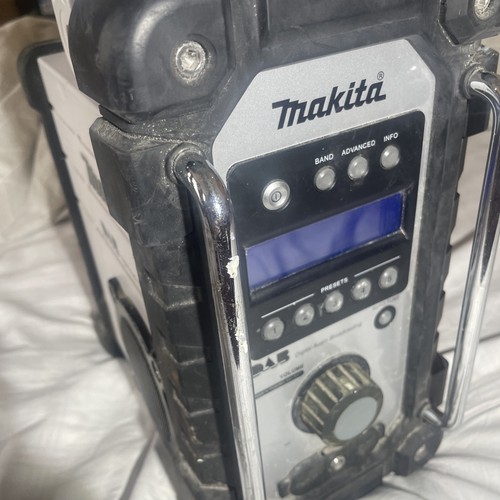 Makita dmr104 white 18v 240v - makita,