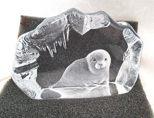 Stunning vintage royal krona - stunning,
