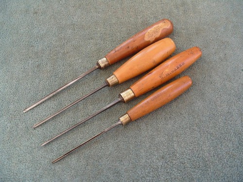 Four tiny carving - four, carving/veining